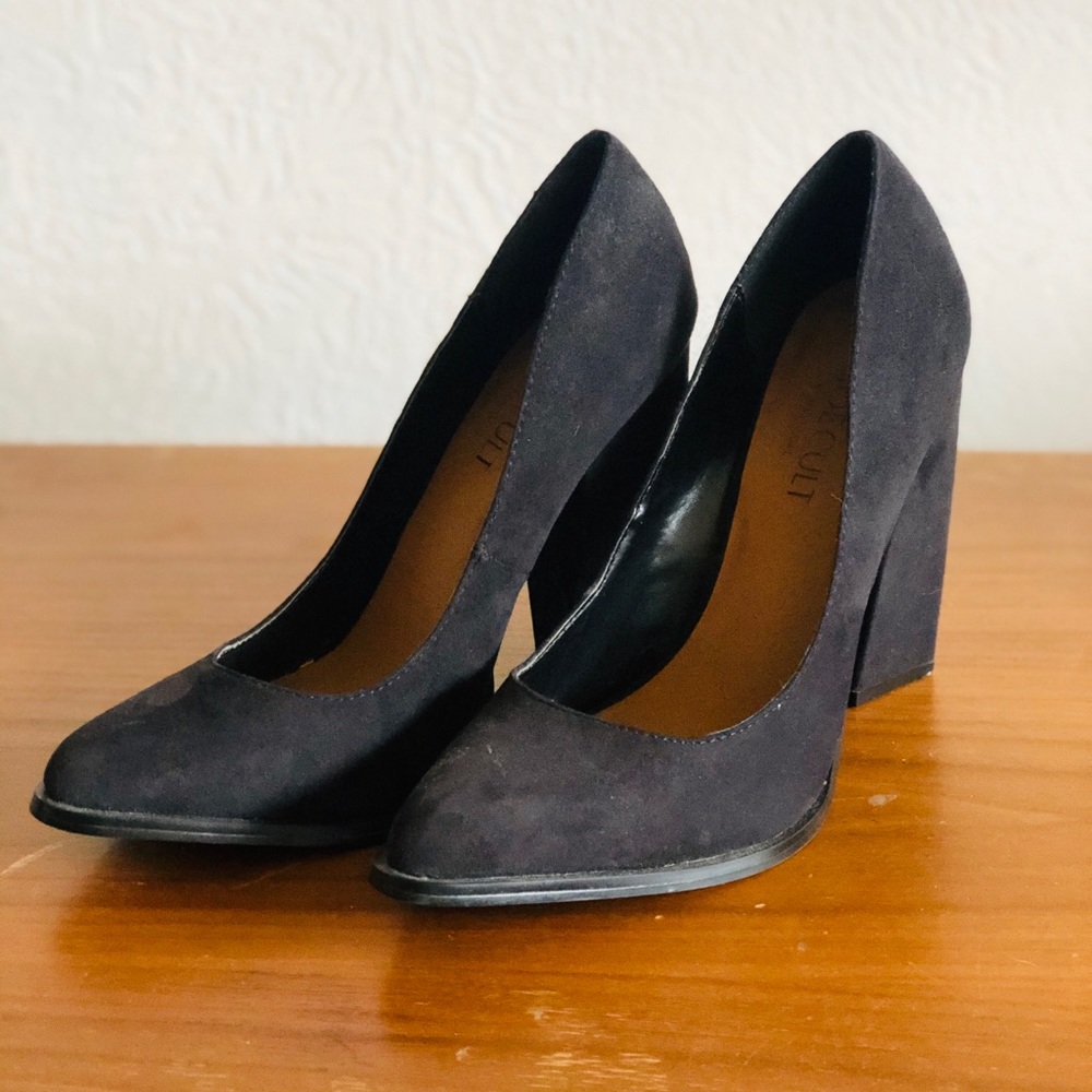 3/$12 Black Suede Shoe Cult Heel - size 6.5 - Picture 2 of 5